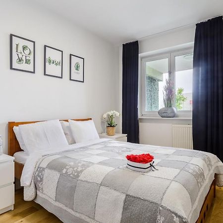 Family Apartment With A Terrace On Aleje Jerozolimskie Warszawa Zewnętrze zdjęcie