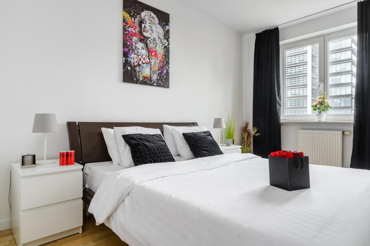 Family Apartment With A Terrace On Aleje Jerozolimskie Warszawa Zewnętrze zdjęcie