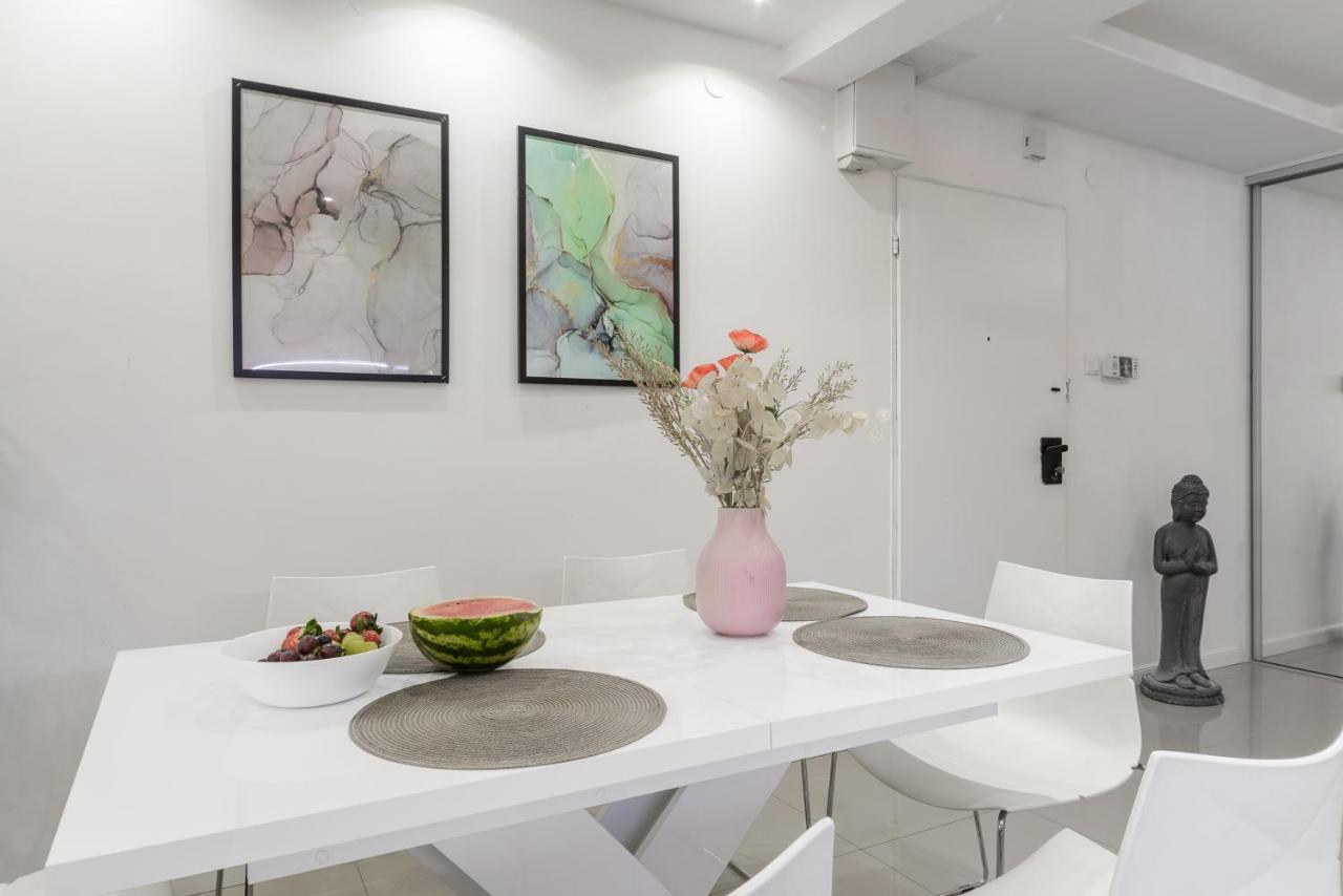 Family Apartment With A Terrace On Aleje Jerozolimskie Warszawa Zewnętrze zdjęcie