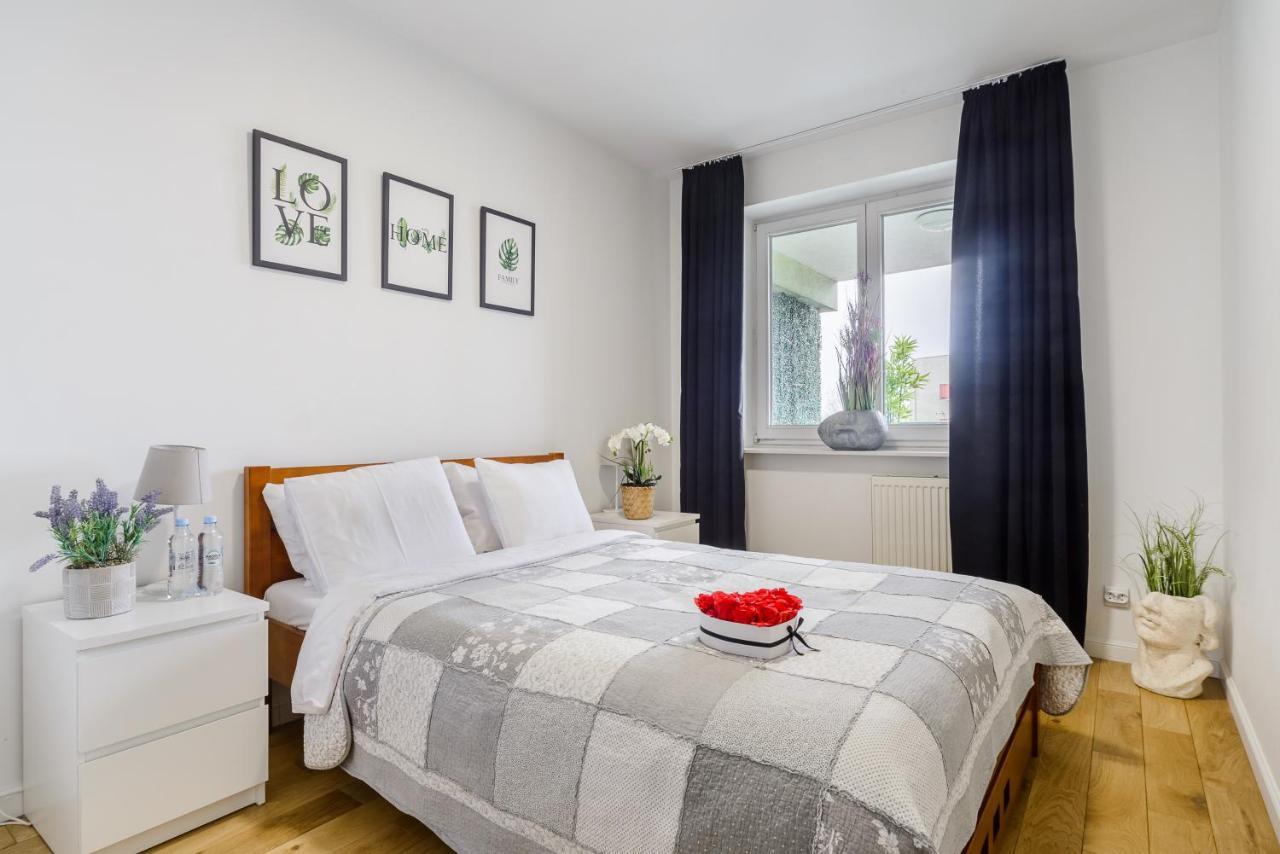 Family Apartment With A Terrace On Aleje Jerozolimskie Warszawa Zewnętrze zdjęcie